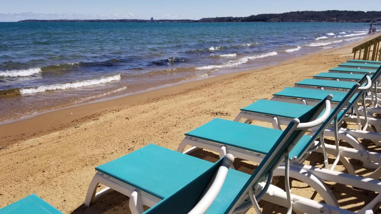 Brio Beach Inn Traverse City Exterior foto