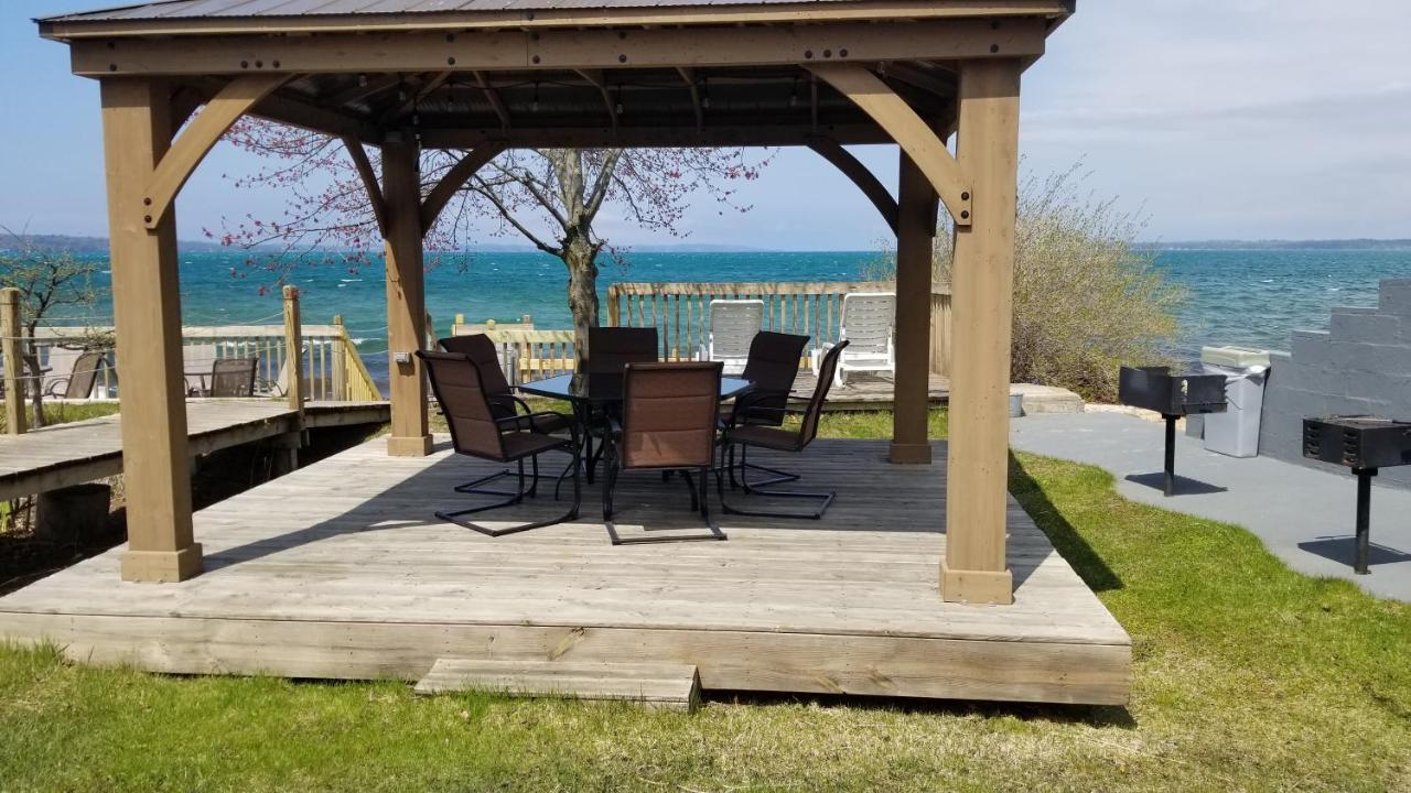 Brio Beach Inn Traverse City Exterior foto