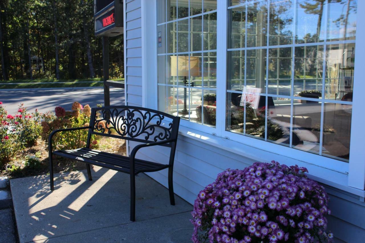 Brio Beach Inn Traverse City Exterior foto